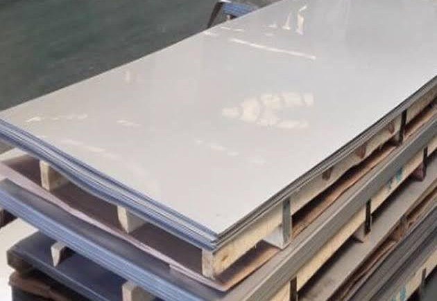 Stainless steel sheet with reflective finish